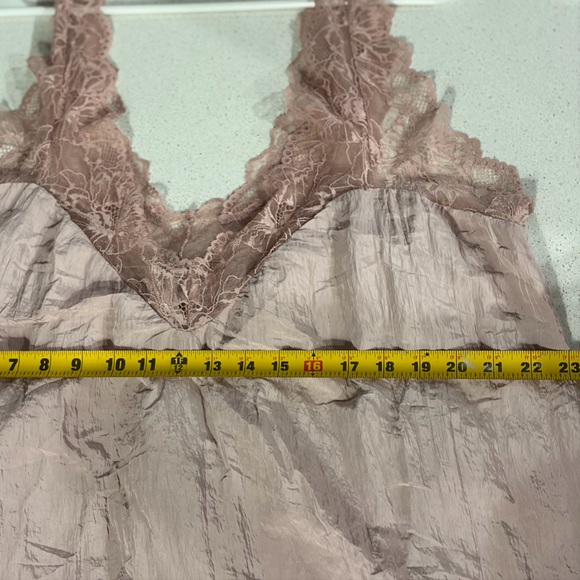 Free People Lacey Essential Crinkle Tunic Tank in Blush Pink / Pale Mauve Size L - Picture 9 of 10